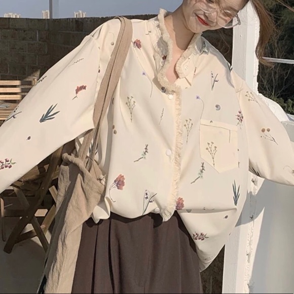 Floral blouse shirt button print minimalist chic cream top - Picture 5 of 6